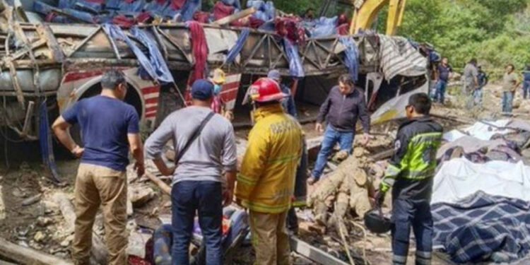 Tras fatal accidente en Oaxaca, gobierno brinda ataúdes, empresa no se disculpó