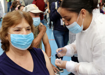 Vacunación contra covid-19 iniciará en octubre junto con campaña de influenza