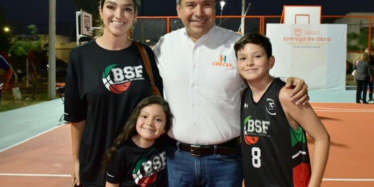 Entrega Toño Astiazarán parque rehabilitado en colonia Praderas