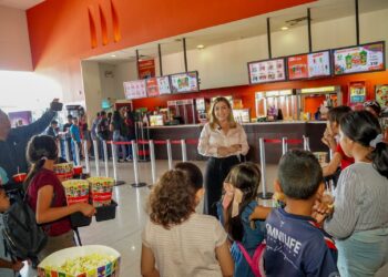 Niños de Santa María del Buáraje y Etchohuaquila conocen el cine