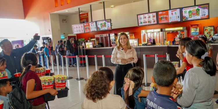 Niños de Santa María del Buáraje y Etchohuaquila conocen el cine