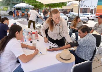 Visitan la colonia Bachoco con jornada de bacheo Un Día en tu Colonia
