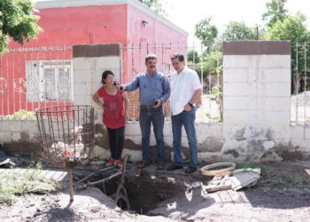 Limpian calles anegadas con agua residuales en  San  Ignacio