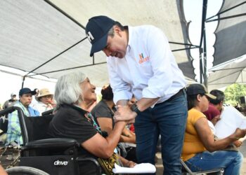 Entrega Toño Astiazarán 106 títulos de propiedad a residentes de Miguel Alemán