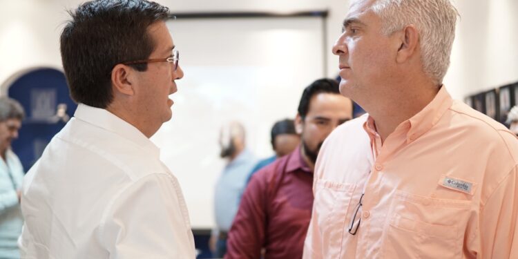Presentan a empresarios proyecto de embellecimiento de bulevares