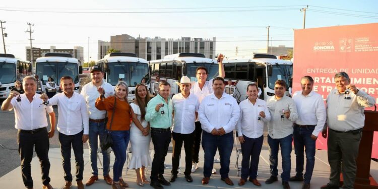 Fortalece gobernador Alfonso Durazo servicio de transporte con entrega de 163 unidades para 13 municipios