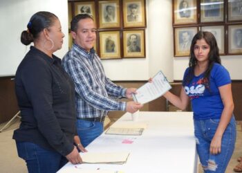 Tienen 32 Navojoenses actas y certificados correctos gracias al ayuntamiento
