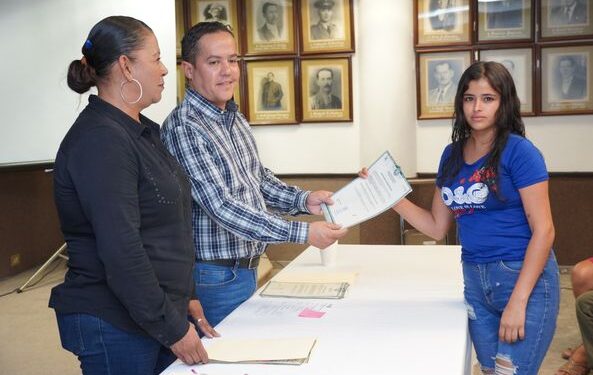 Tienen 32 Navojoenses actas y certificados correctos gracias al ayuntamiento
