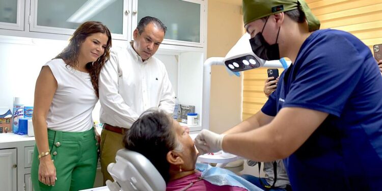 Inician Toño Astiazarán y Patricia Ruibal programa Construyendo Sonrisas