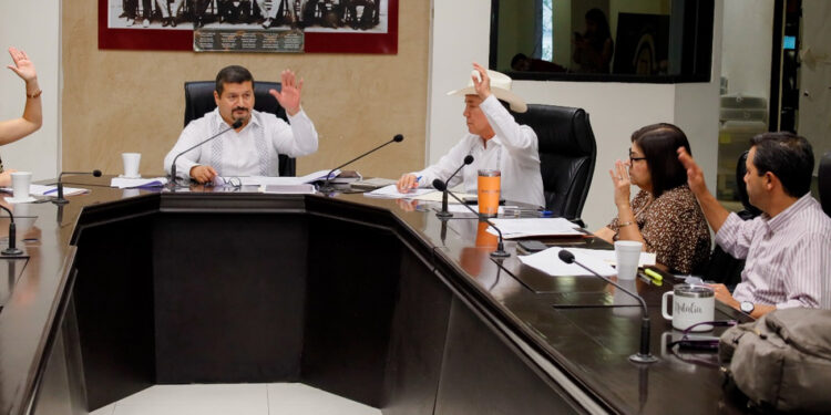 Aprueban en Comisión inscribir con letras doradas la frase “2023, Año del Bicentenario del Heroico Colegio Militar”.