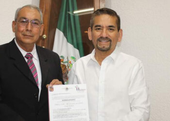 Toma protesta nuevo director de educación.