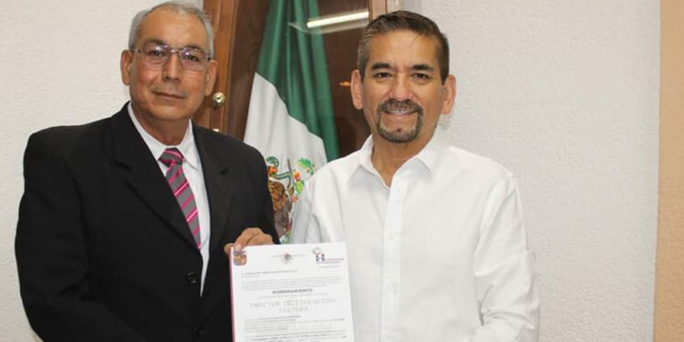 Toma protesta nuevo director de educación.