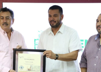 Recibe alcalde reconocimiento al OOMAPASC como el más transparente a nivel nacional