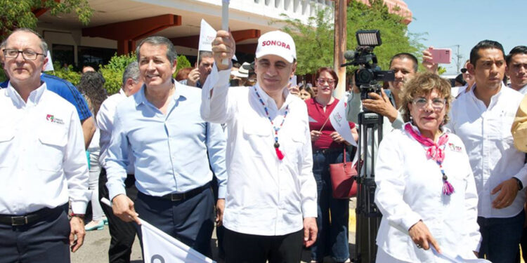 Gobernador Alfonso Durazo entrega 59 motocicletas a sepomex y anuncia rehabilitación de edificio central de correos   