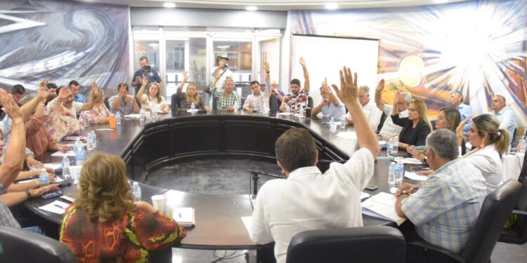 Cumple Alcalde Elías Retes con jubilaciones a expolicías