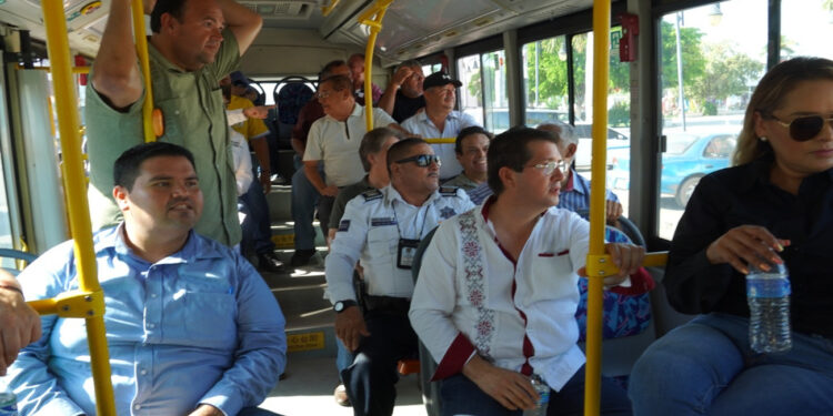 Recibe Navojoa cuatro unidades para el transporte público