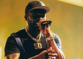 50 Cent lanza el micrófono a la multitud en un ataque de rabia y lesiona a una fan en la cabeza
