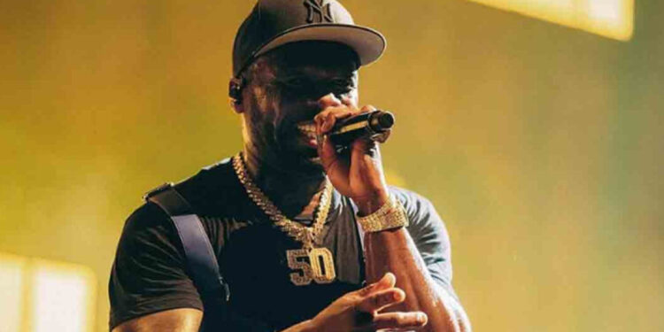 50 Cent lanza el micrófono a la multitud en un ataque de rabia y lesiona a una fan en la cabeza