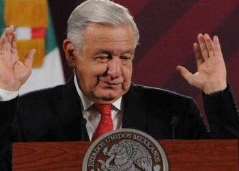Cifras de baja de acceso a salud fueron por ‘error’ en pregunta del Coneval, explica AMLO; celebra disminución en pobreza