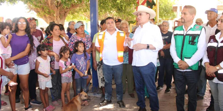 Gobernador Alfonso Durazo asume compromisos en comunidades afectadas por Hilary.