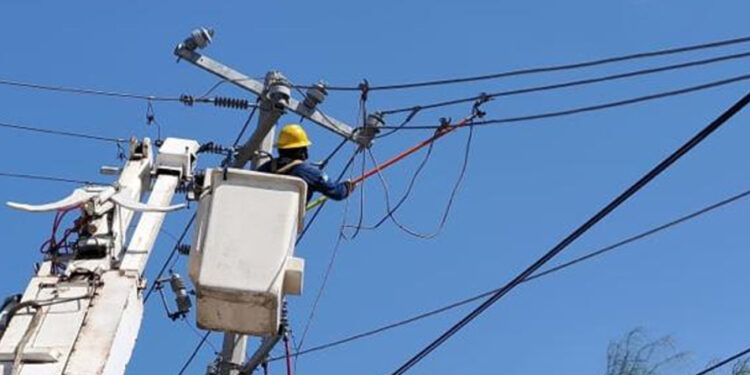 La CFE Ha Restablecido a la normalidad el suministro eléctrico de los afectados por tormenta de arena con lluvias y fuertes vientos en Guaymas y Empalme