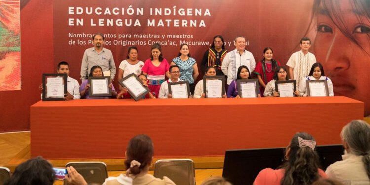En un hecho histórico, entrega Gobierno de Sonora nombramientos definitivos a docentes de cuatro pueblos originarios.