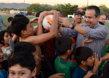 Entrega Toño Astiazarán rehabilitación de parque