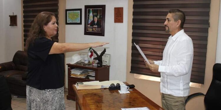 Martina  Velasquez es la directora de egresos