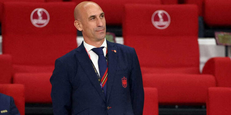 FIFA le abre expediente a Rubiales por beso a jugadora