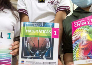 López Obrador acusa campaña difamatoria ‘sin sustento’ contra libros de texto
