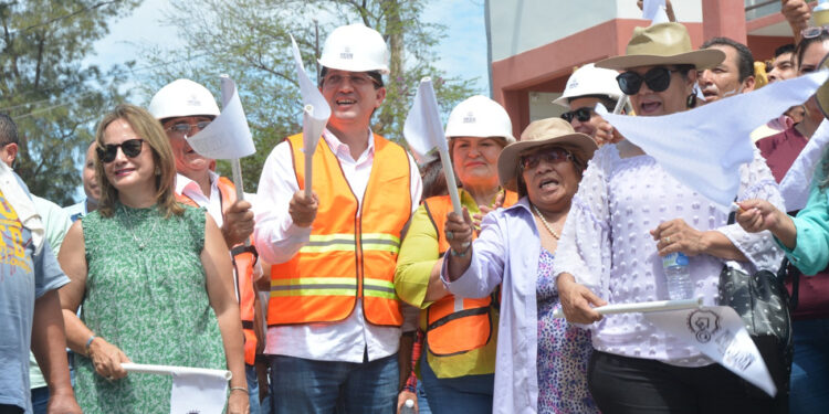 Cumple Elías Retes Anhelo De Colonos: Inicia Pavimentación Por La Tónichi