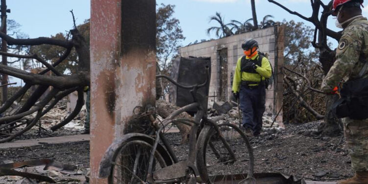 Sube a 93 cifra de muertos por incendios en Hawái; Maui parece ‘zona de guerra’