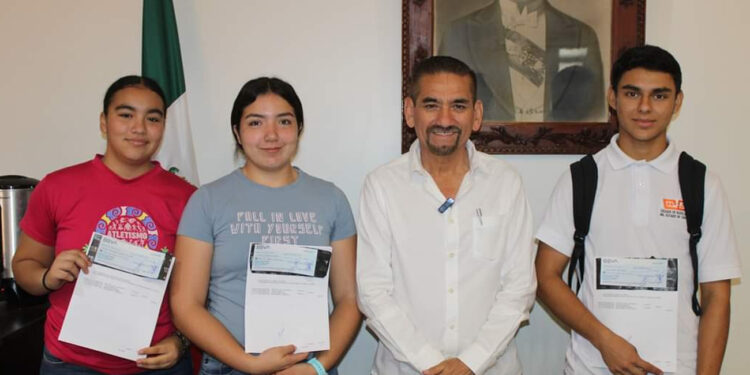 Jesus Flores sigue apoyando a jóvenes promesas del deporte.