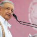 Habrá libros de texto gratuito quieran o no, advierte López Obrador