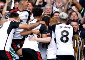 Raúl Jiménez debutó como titular y Fulham ganó