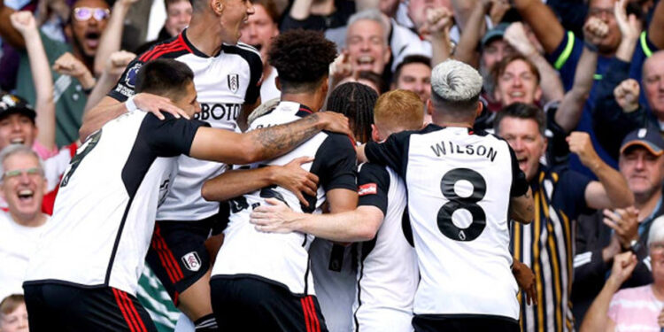 Raúl Jiménez debutó como titular y Fulham ganó