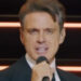 ¡Lo imposible! Fanática logra besar a Luis Miguel en concierto de Argentina