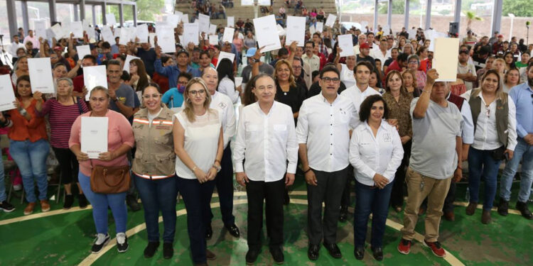 Cumple compromiso de campaña y atiende una petición histórica de habitantes de Nogales