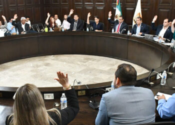 Celebra Toño Astiazarán que en 3 días empresas reciban su licencia de funcionamiento