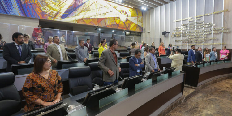 Exhorta Pleno a Secretario de Salud; modifican Decreto 103