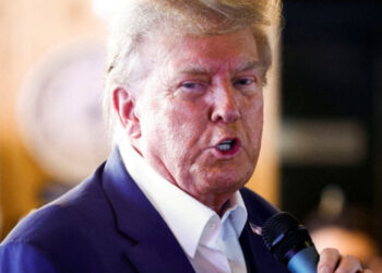 Se entregan dos coacusados de Trump a las autoridades en Georgia