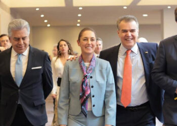 Mantendrá rumbo económico ofrece Sheinbaum a empresarios