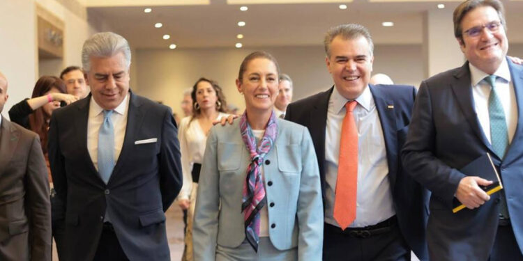 Mantendrá rumbo económico ofrece Sheinbaum a empresarios