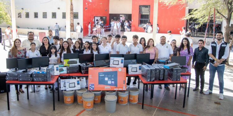 Entrega Instituto Sonorense de la Juventud 33 computadoras donadas a plantel de Cecyte V en Hermosillo