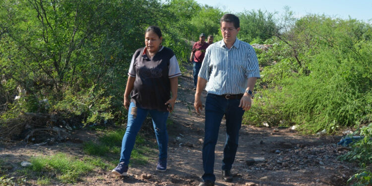 Trabajan en reparar daños por lluvia en Bacabachi y Chirajobampo