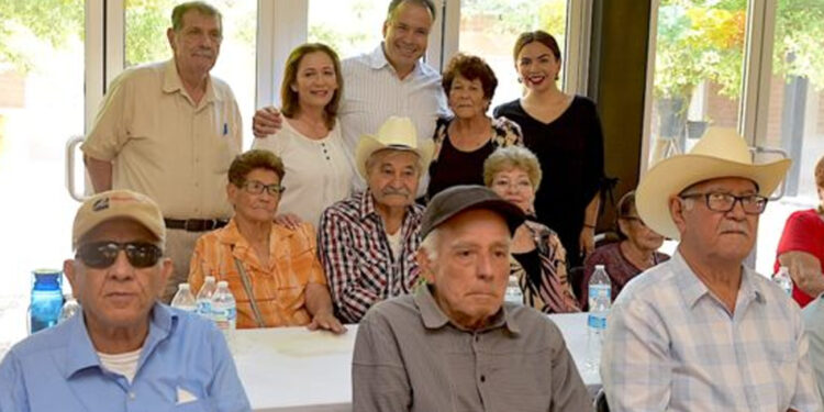 Festeja Alcalde a adultos mayores de Hermosillo