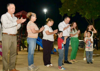 Regresa Toño Astiazarán a la Villa Verde y cumple promesa al pequeño Jesús Oiram