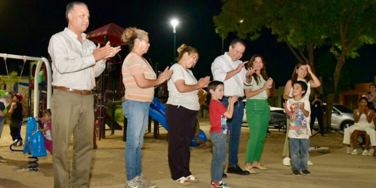 Regresa Toño Astiazarán a la Villa Verde y cumple promesa al pequeño Jesús Oiram