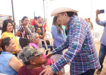 Gobierno Municipal realiza trabajo de limpieza a campo de Fútbol en Pueblo Yaqui