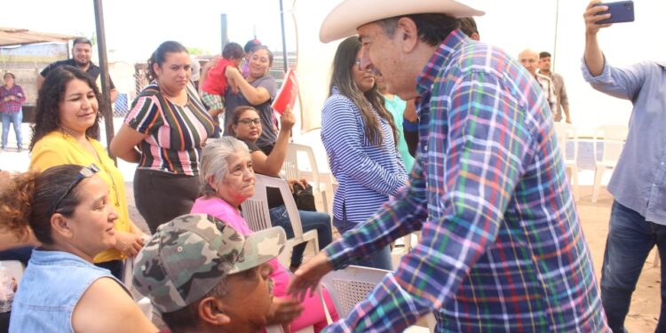 Gobierno Municipal realiza trabajo de limpieza a campo de Fútbol en Pueblo Yaqui